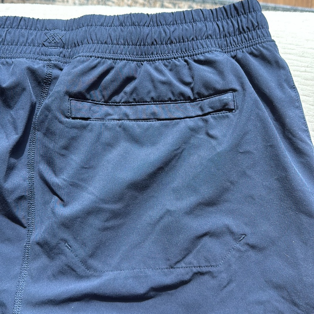 Rhone mako 9” navy athletic shorts size L, NWOT - Picture 6 of 6